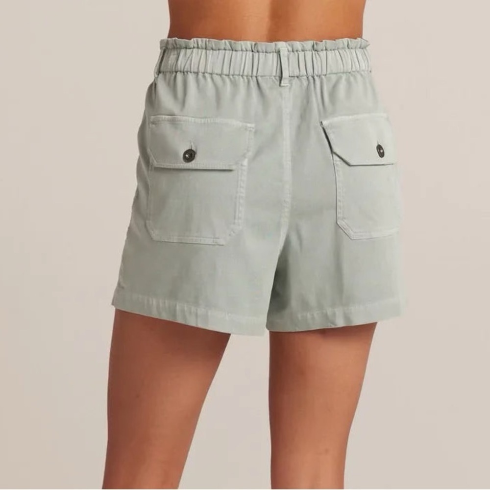 Bella Dahl Callie Ruffle Shorts in Green - Picture 3 of 8